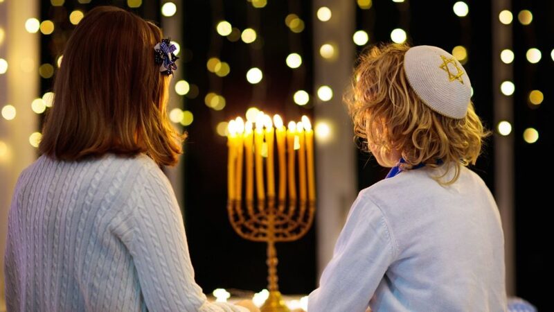 Hanukkah Blessing, How to say the Hanukkah prayer